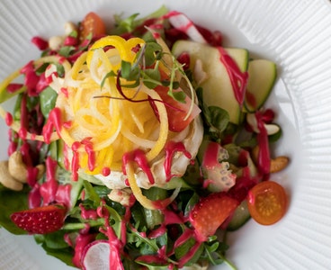 Çuğundur gicitkən salatı